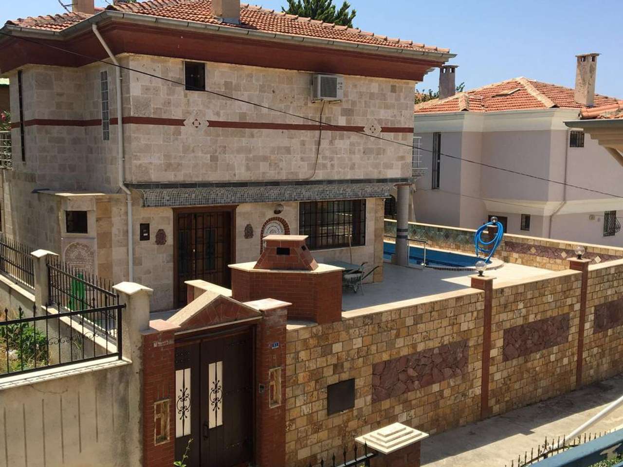 Incredible price pool with villa zero setting