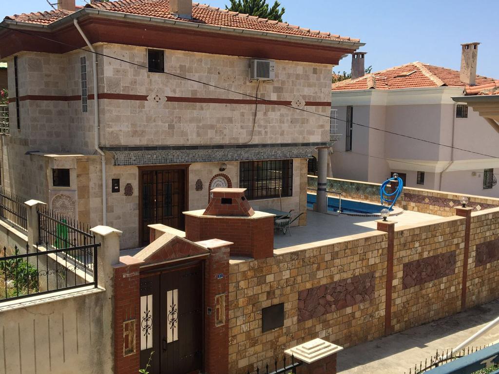 Incredible price pool with villa zero setting