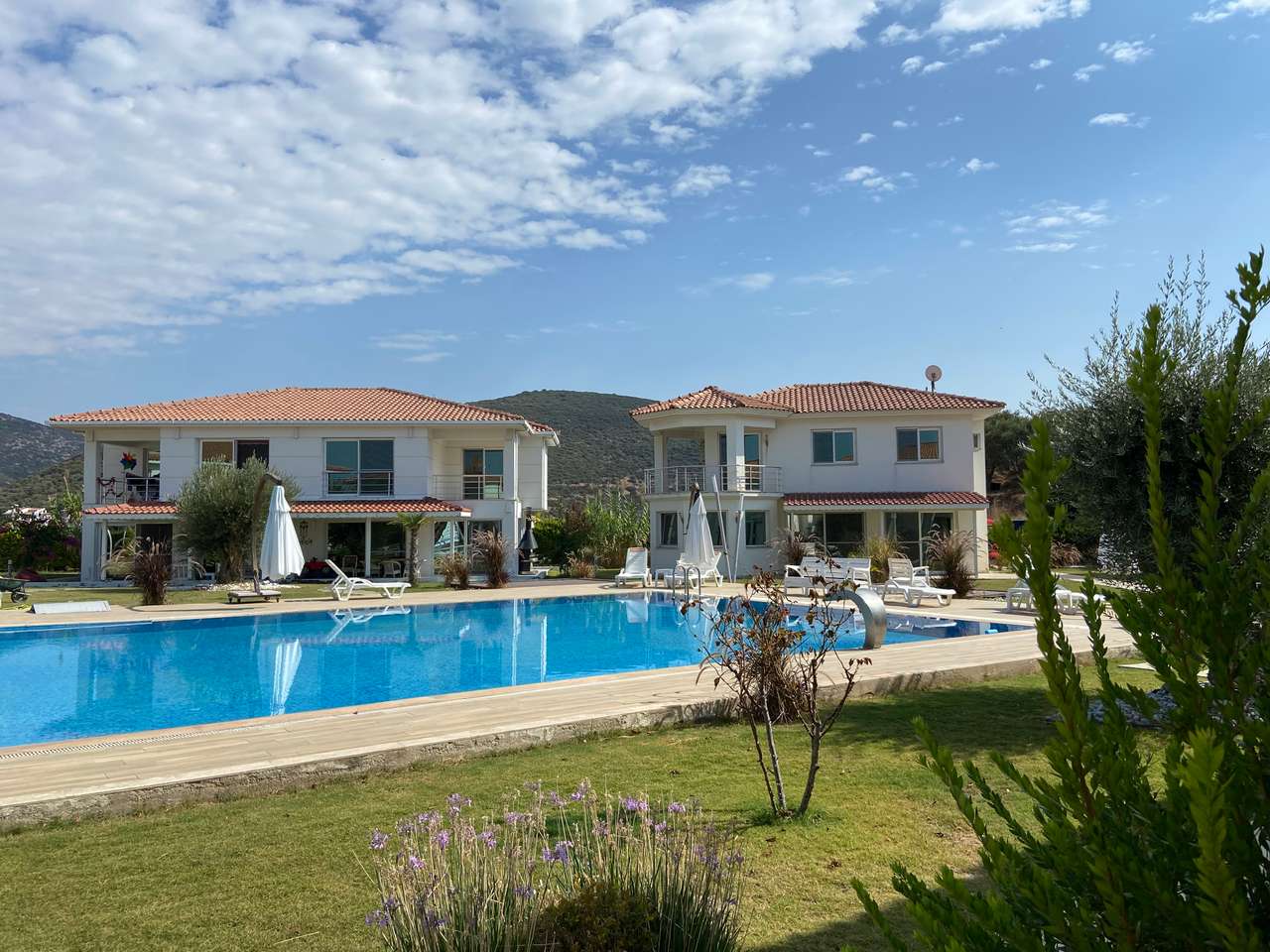 3 + 1 villa with sea view on site with pool in Kusadasi