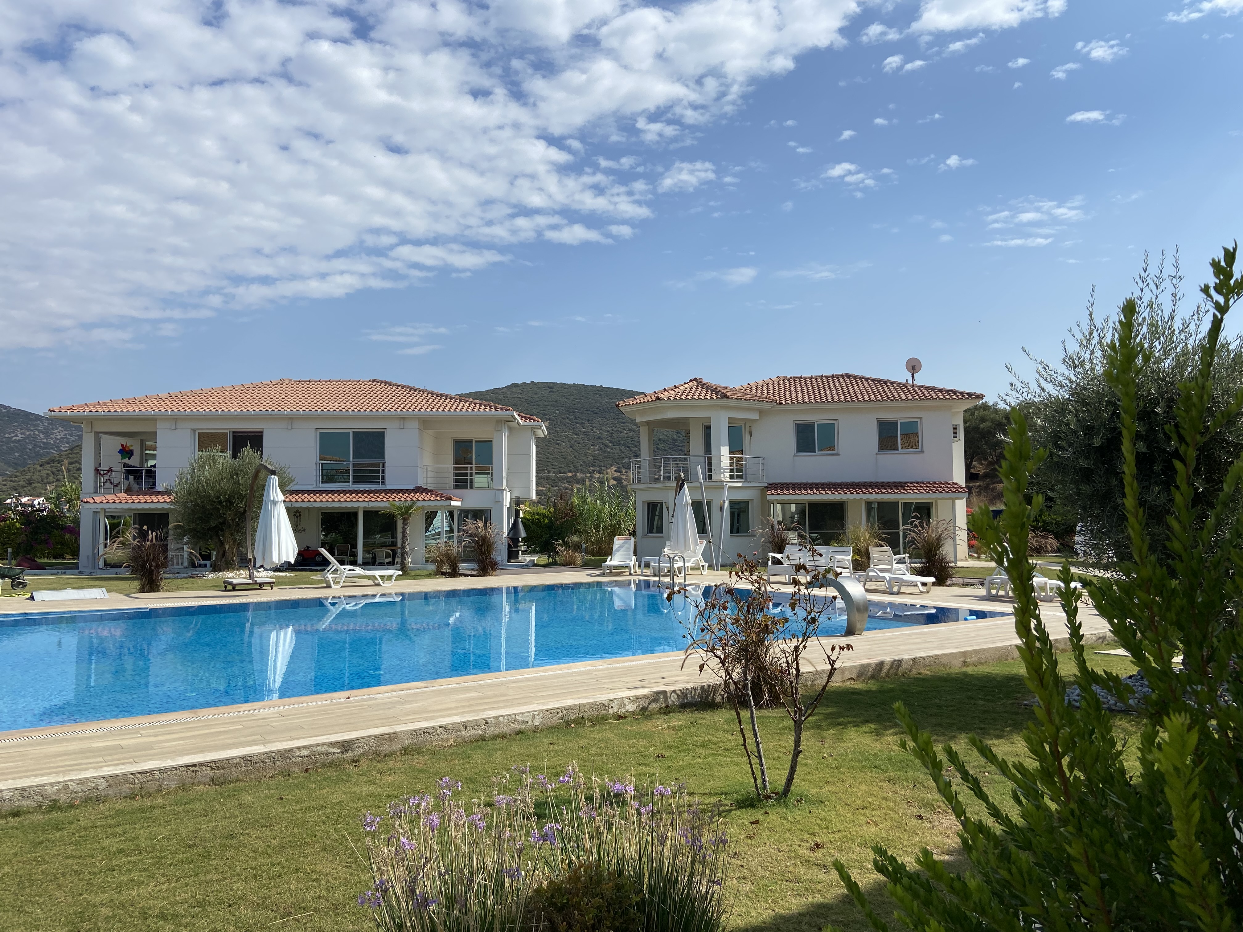 3 + 1 villa with sea view on site with pool in Kusadasi
